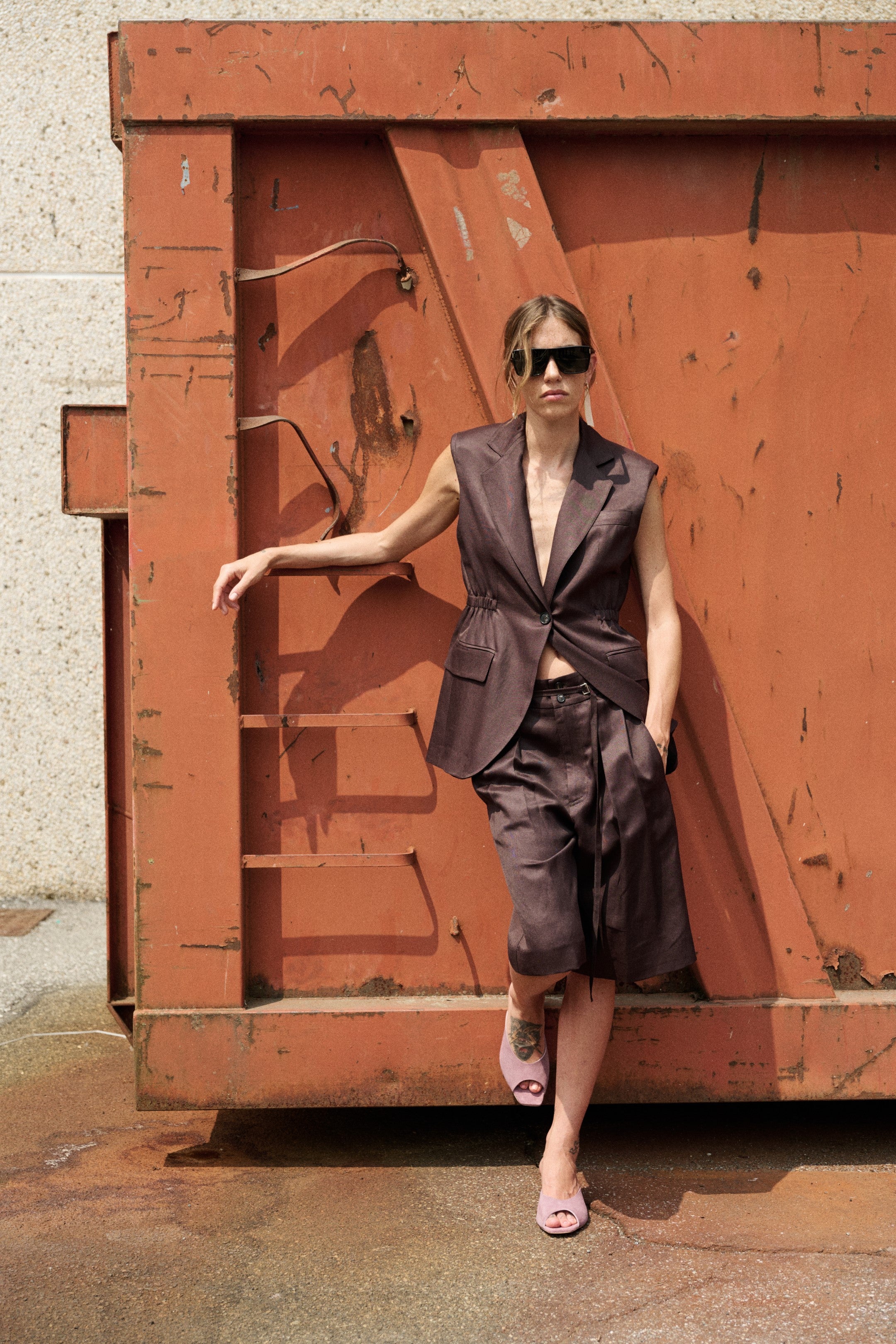 Elegant Plum City Fluid Viscose Bermuda Shorts With Removable Belt