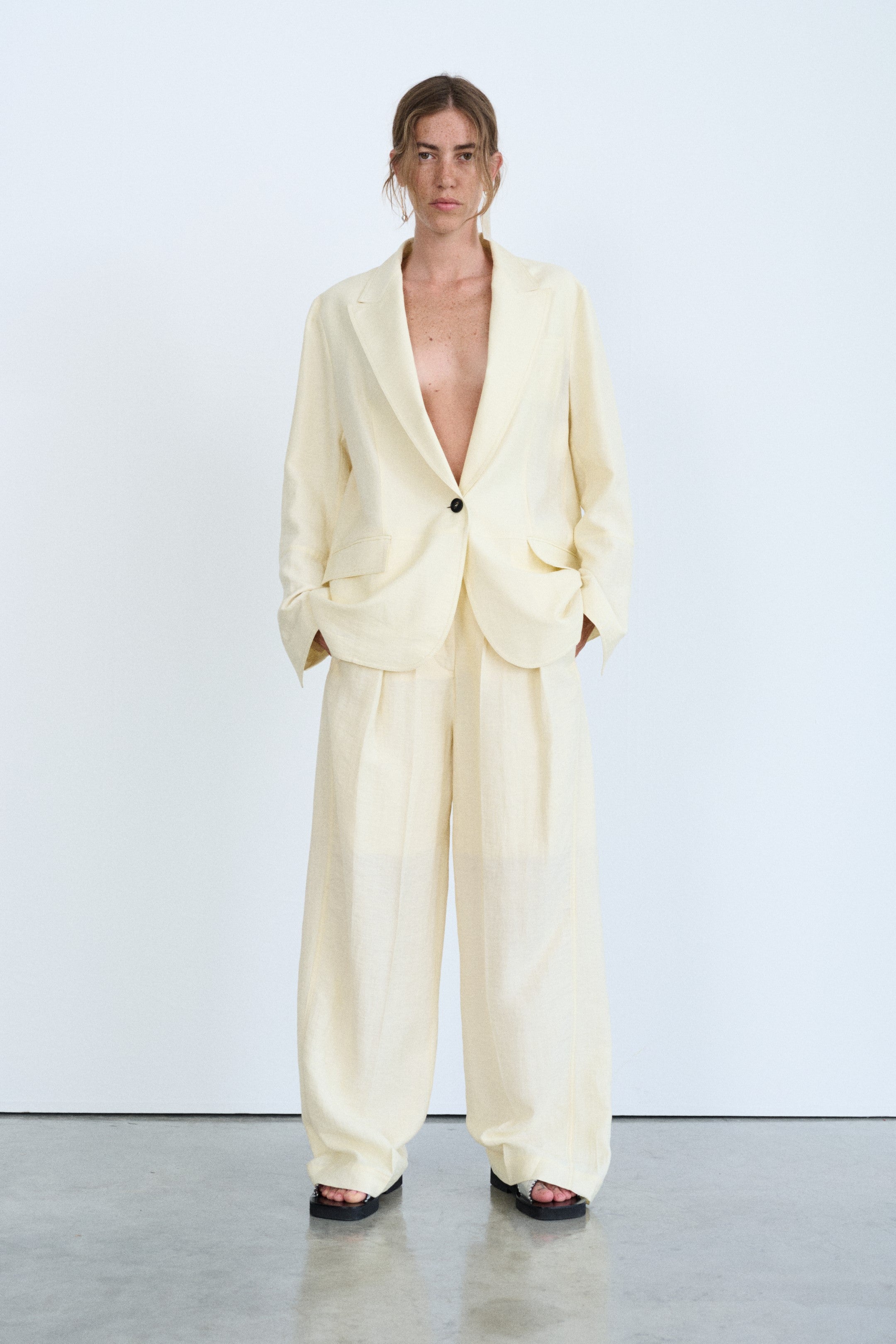 Blazer monopetto colore giallo pastello in lino-viscosa