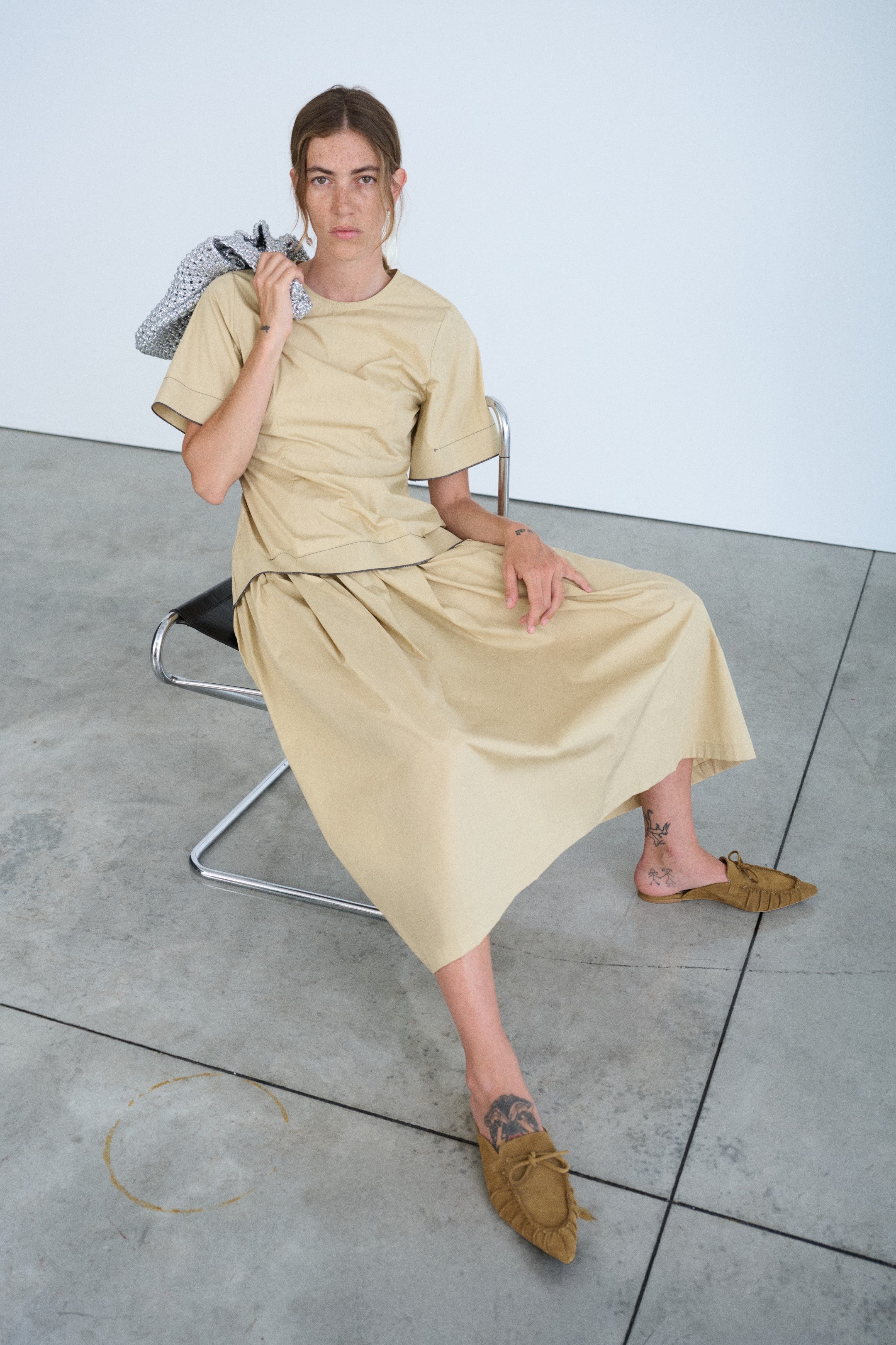 Beige Short-Sleeve Poplin Dress With Pleated Skirt