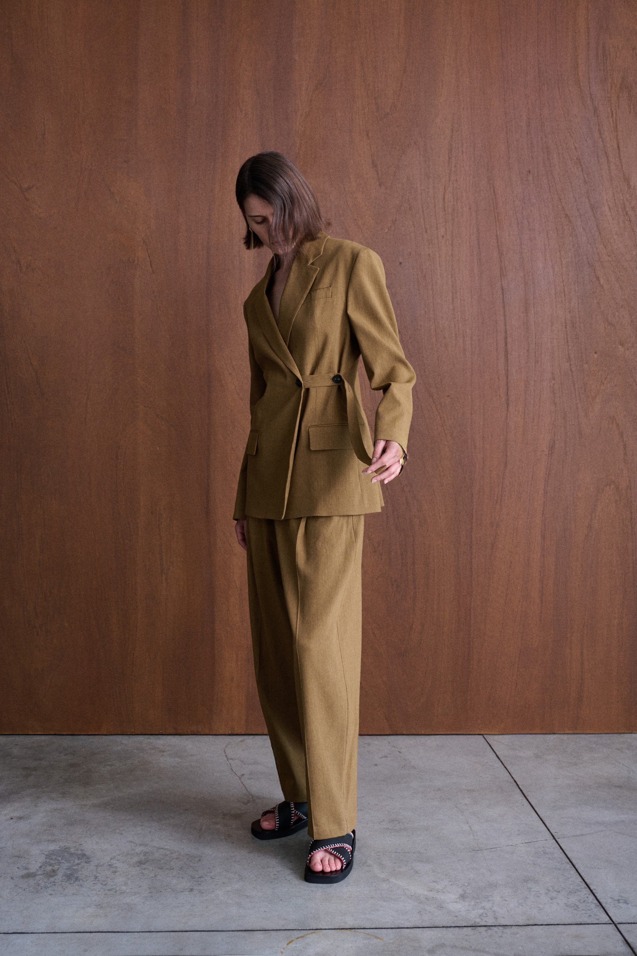 Blazer monopetto in lino-viscosa color tabacco