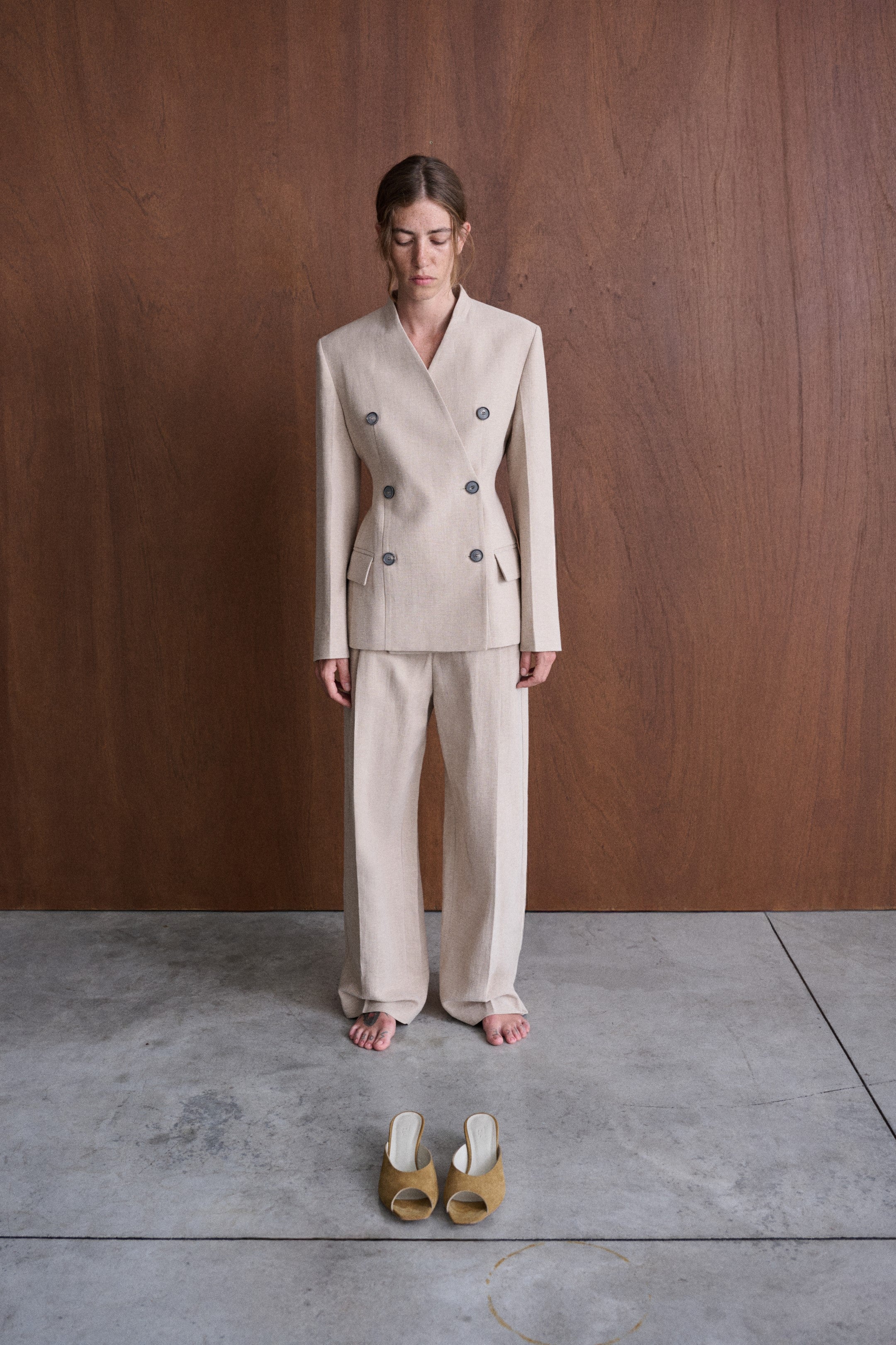 Blazer doppiopetto senza colletto in lino colore beige