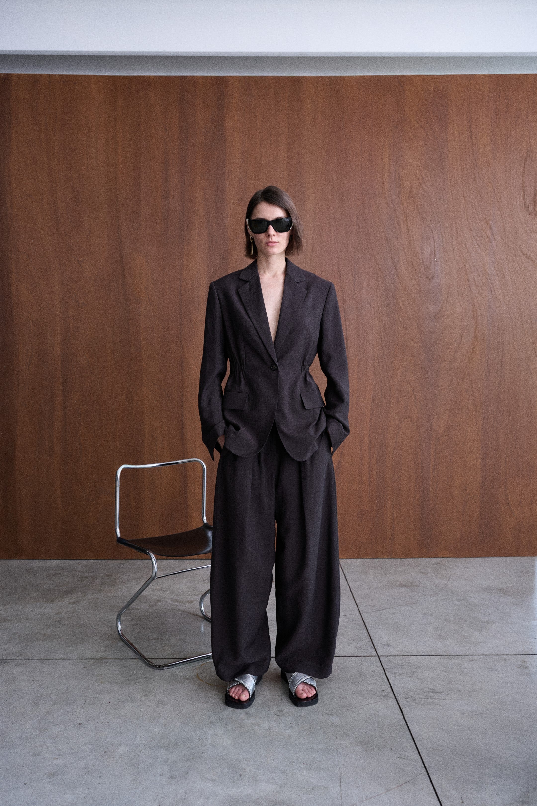 Blazer monopetto color caffè in tencel stretta in vita 