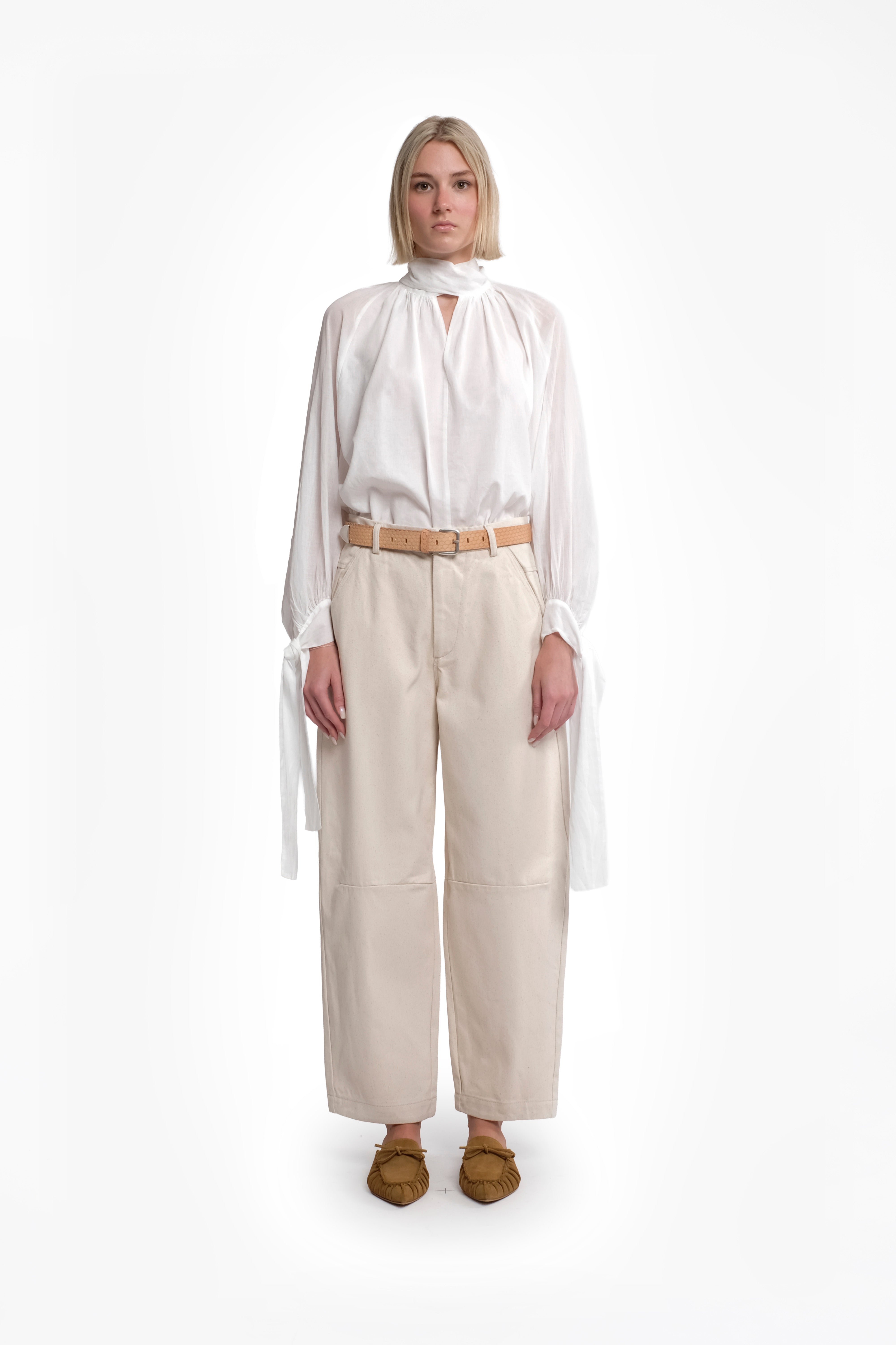 Long-Sleeve White Muslin Shirt With Neck And Cuff Ties