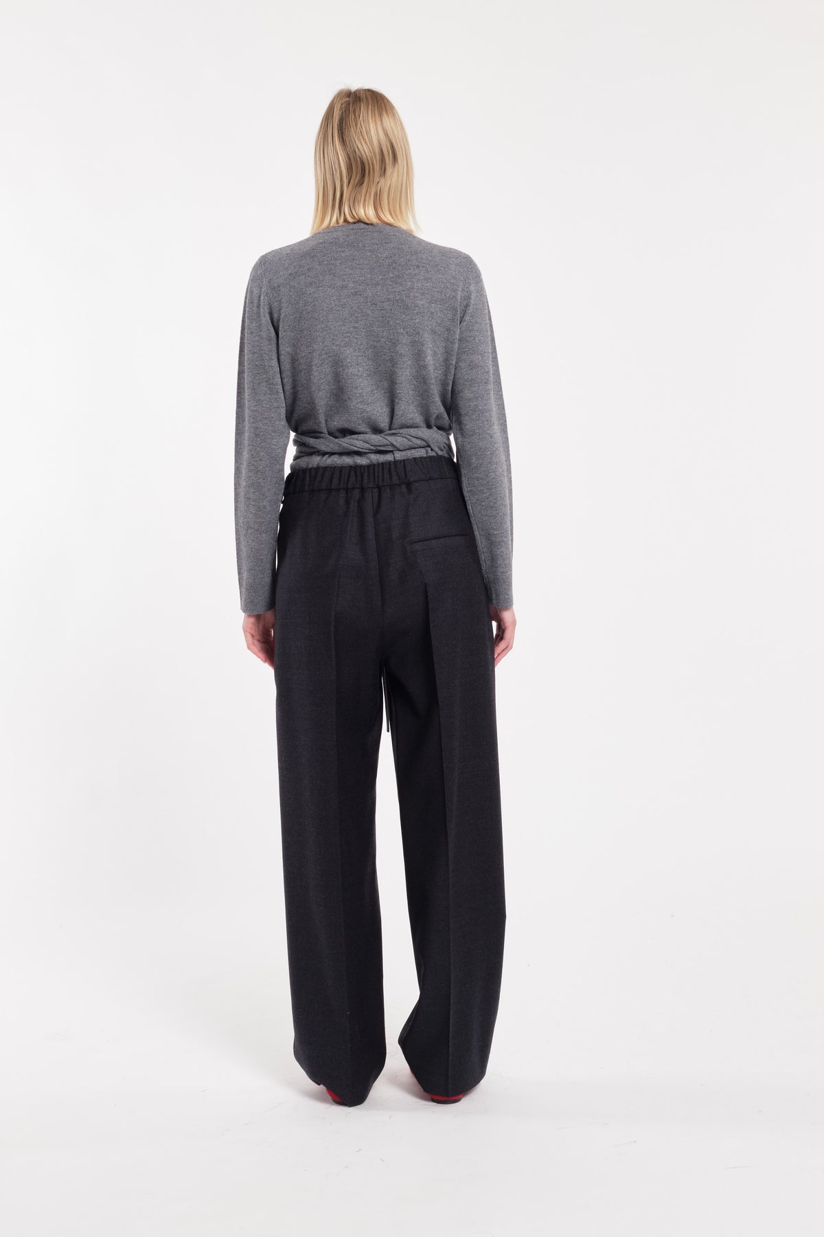 Pantaloni in flanella colore antracite a gamba ampia 