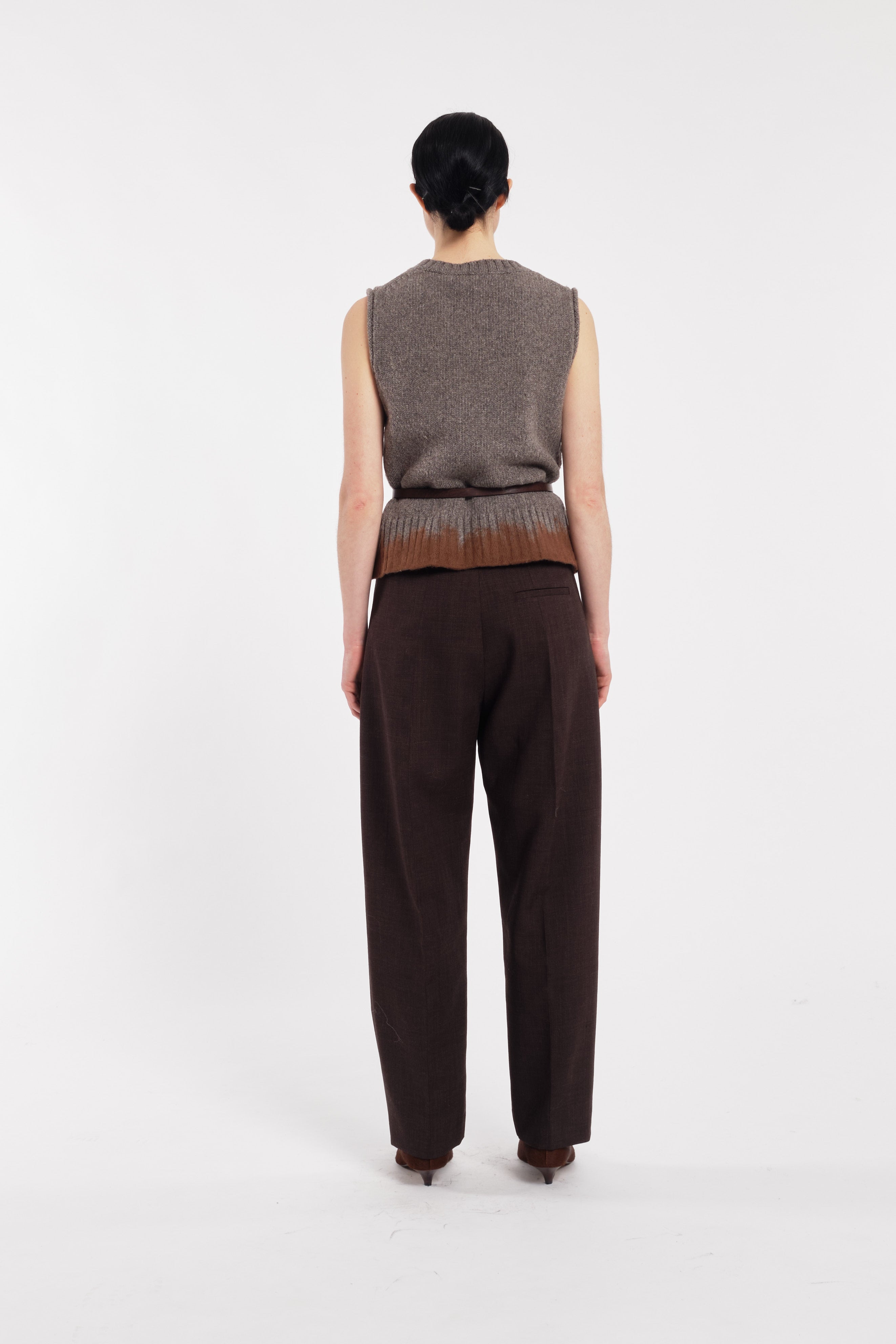 Grey Sleeveless Crewneck Knit Sweater With Brown Detail