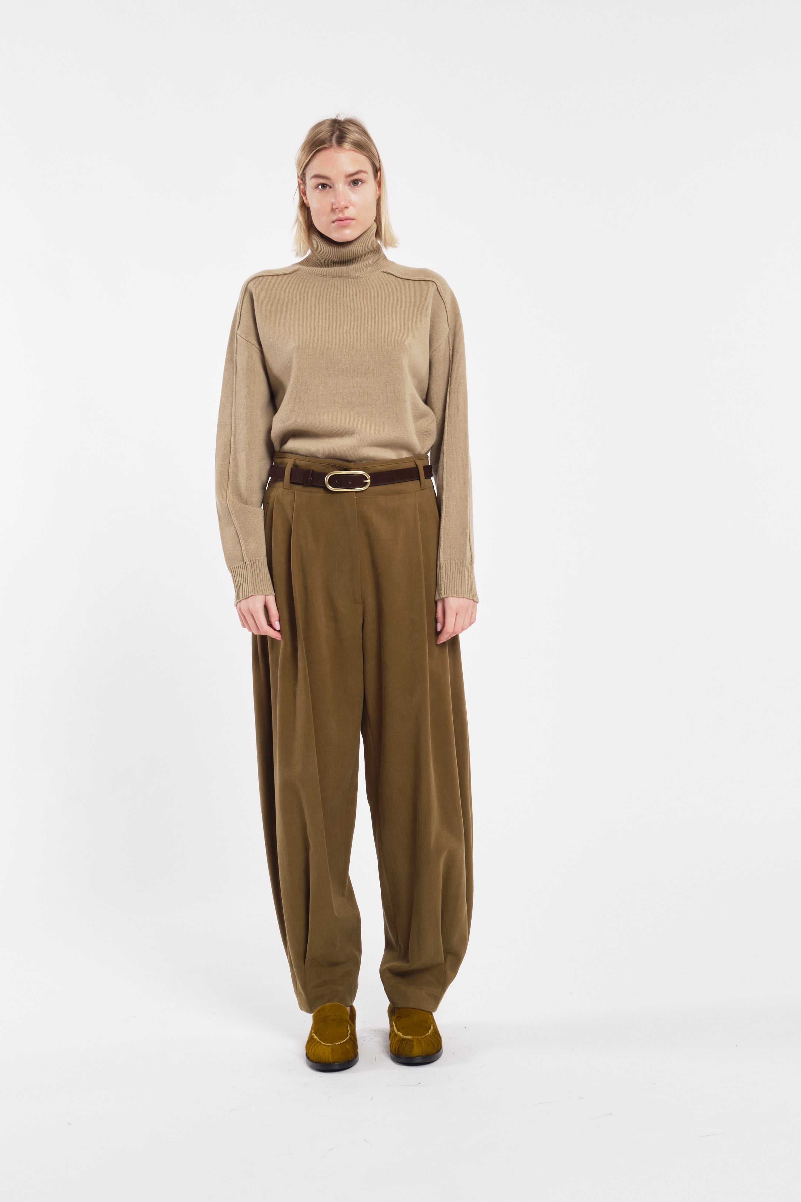 Pantaloni balloon con pinces in misto lyocell e cotone verde militare