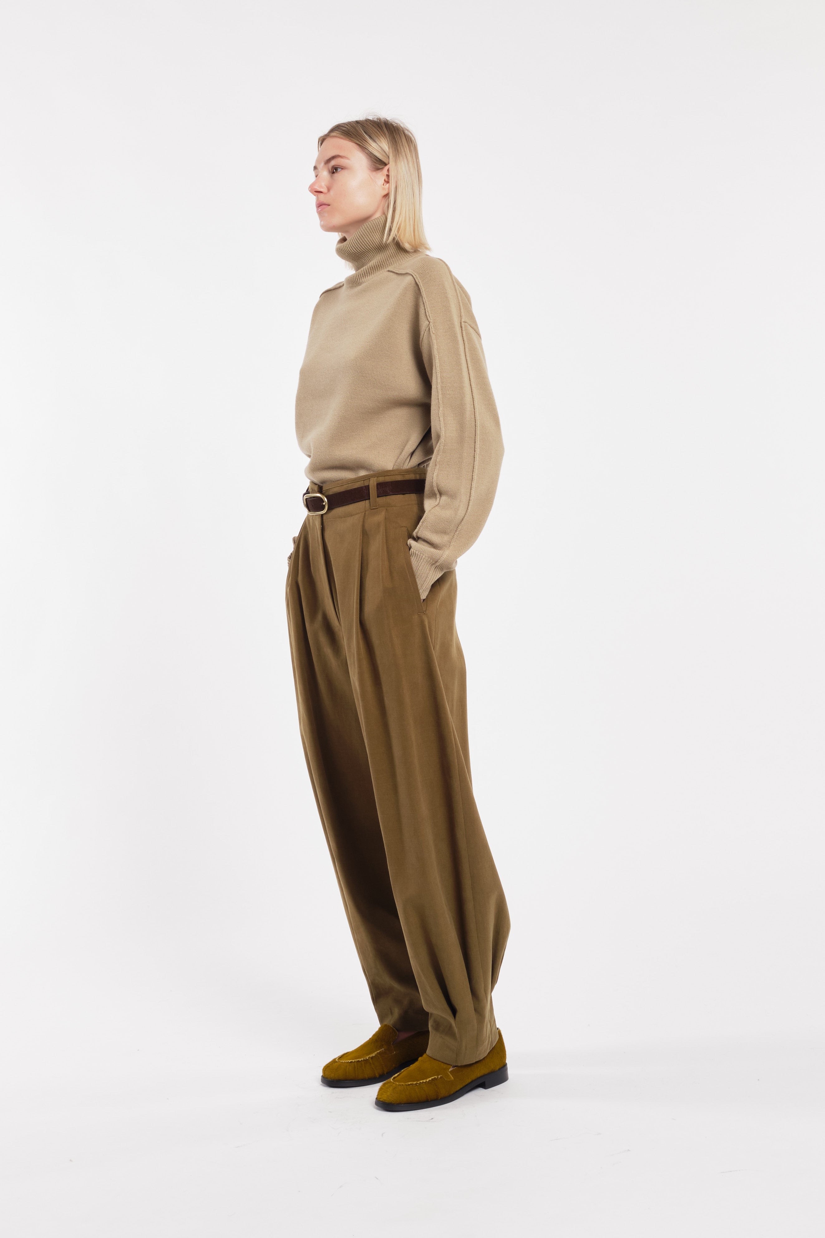 Pantaloni balloon con pinces in misto lyocell e cotone verde militare