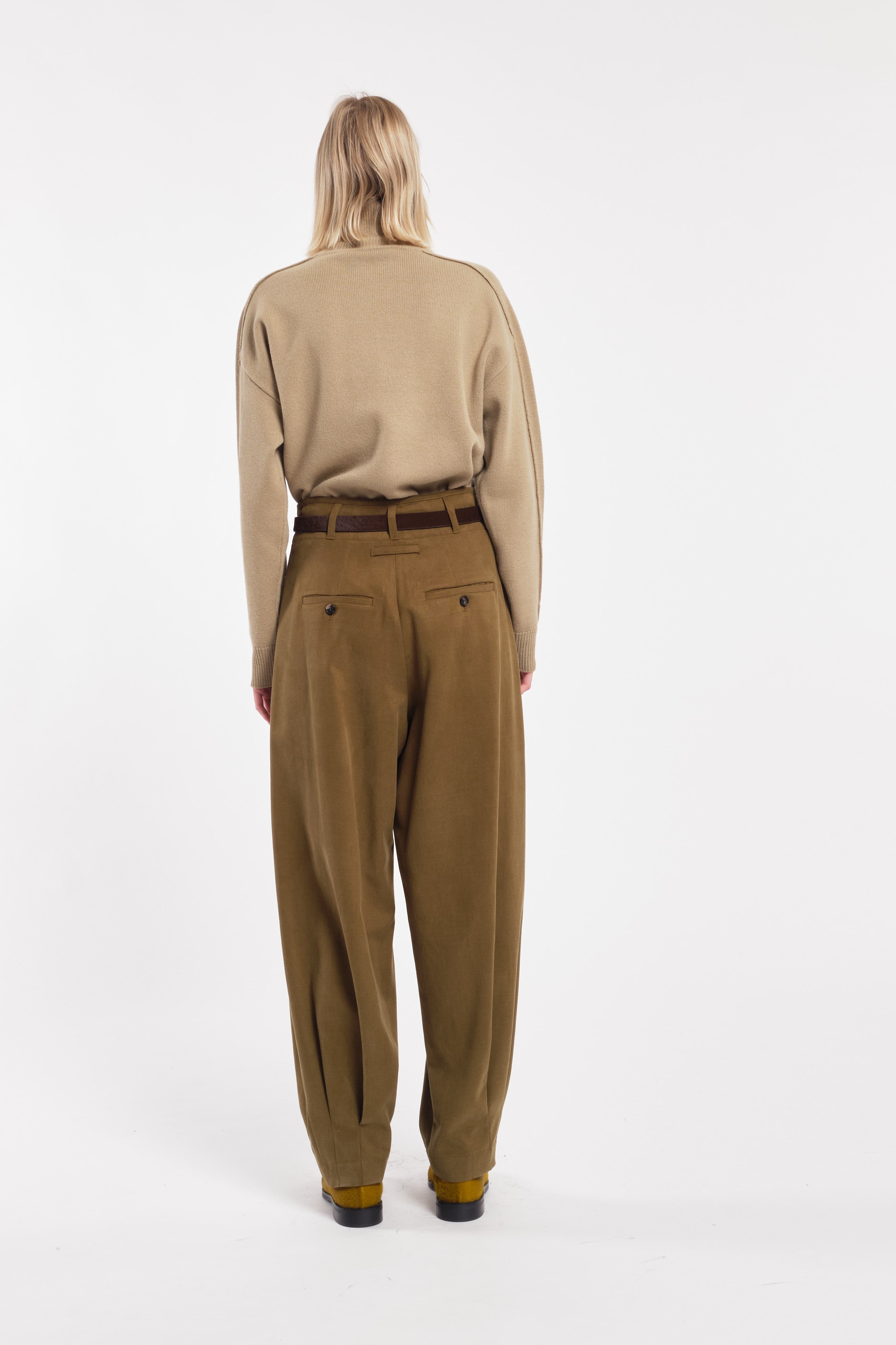Pantaloni balloon con pinces in misto lyocell e cotone verde militare